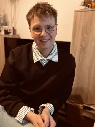 Justin Brindöpke in einem anderen Porträt, das seine professionelle und zugängliche Art als Berater unterstreicht.